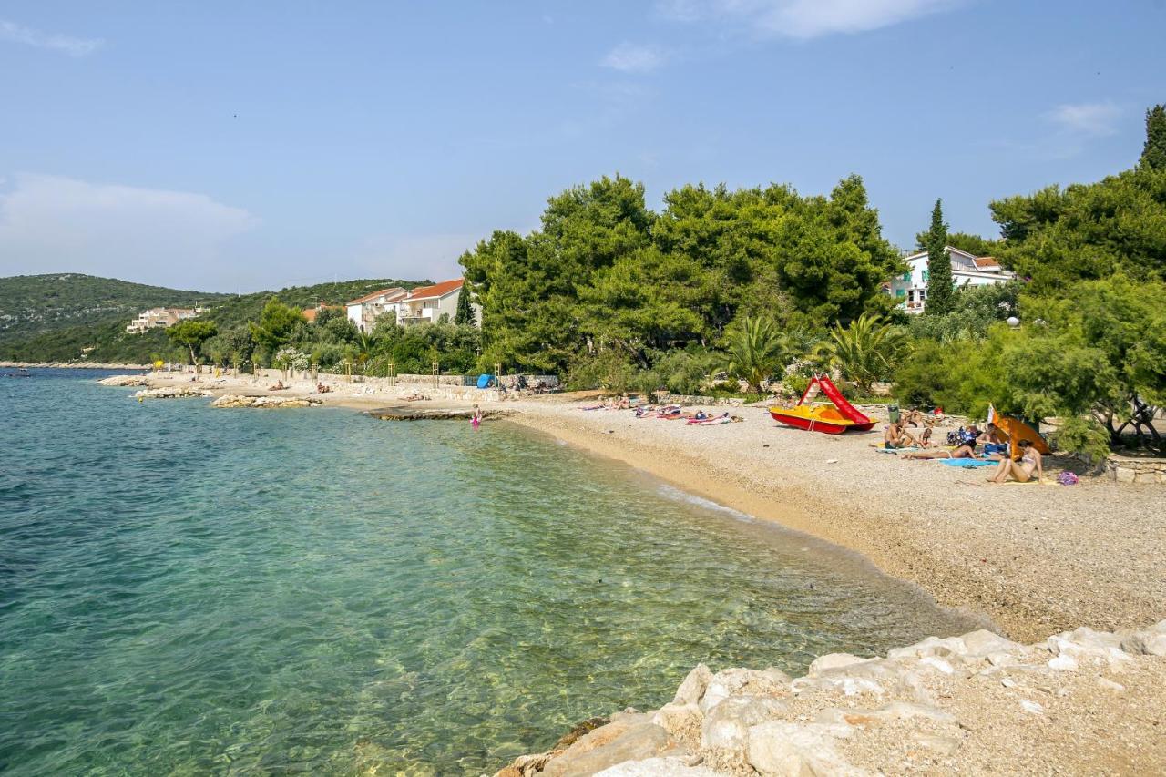 Apartments By The Sea Maslinica, Solta - 14748 Buitenkant foto