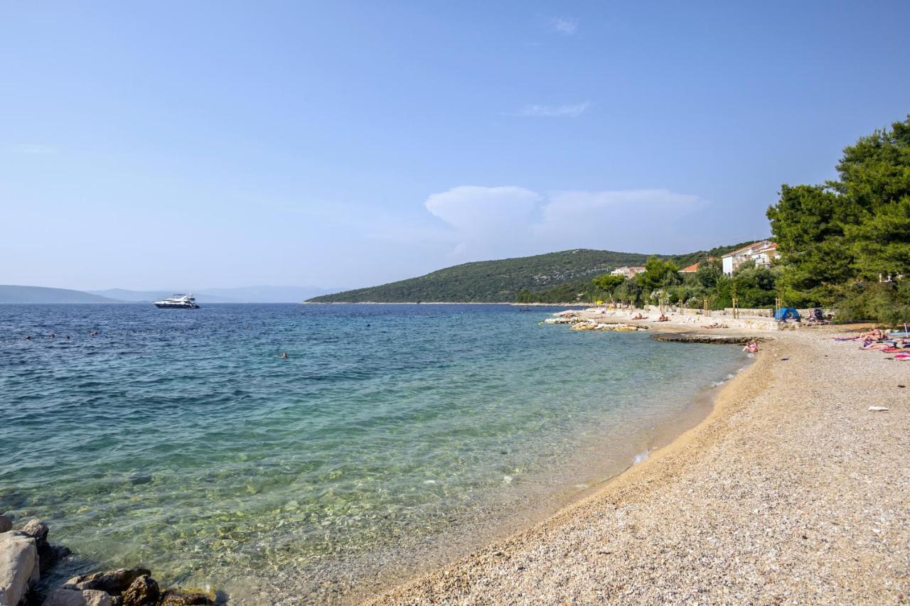 Apartments By The Sea Maslinica, Solta - 14748 Buitenkant foto